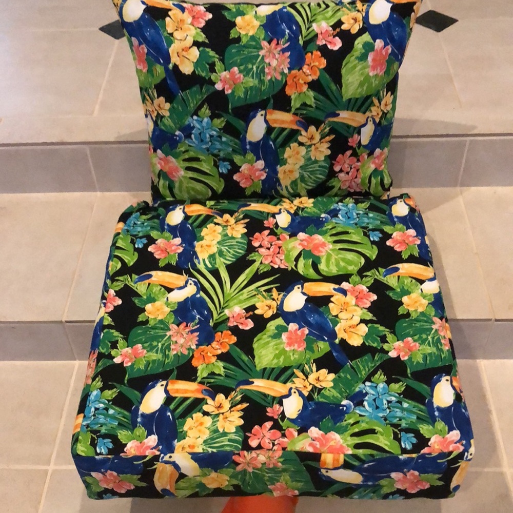 🌿2-pc Brentwood Originals cheerful Outdoor fabric seat cushion + pillow set🦜